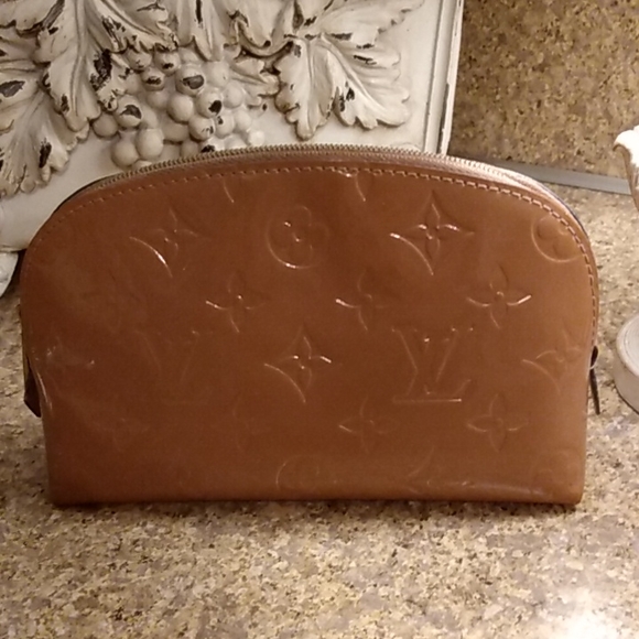 Louis Vuitton Vernis Cosmetic Pouch - Picture 7 of 12